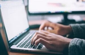 Student using techniques to improve memory retention for students